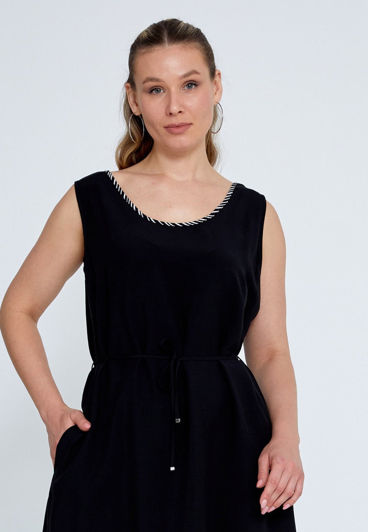 D8001 B&W Detail Midi Dress - La Elegant