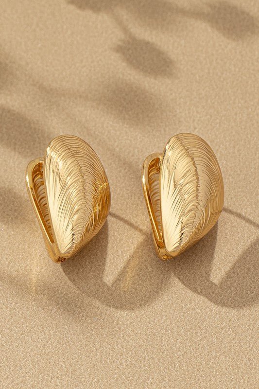 D9026 Double sided hinged clam shell earrings - La Elegant