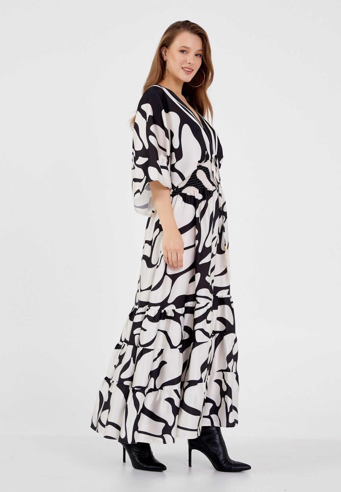 D9343 B&W Print Maxi Dress - La Elegant